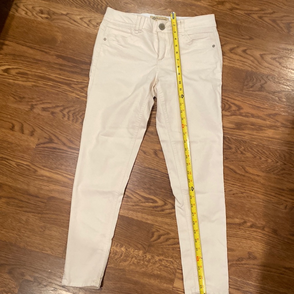 Democracy woman’s tan denim jeans size 6